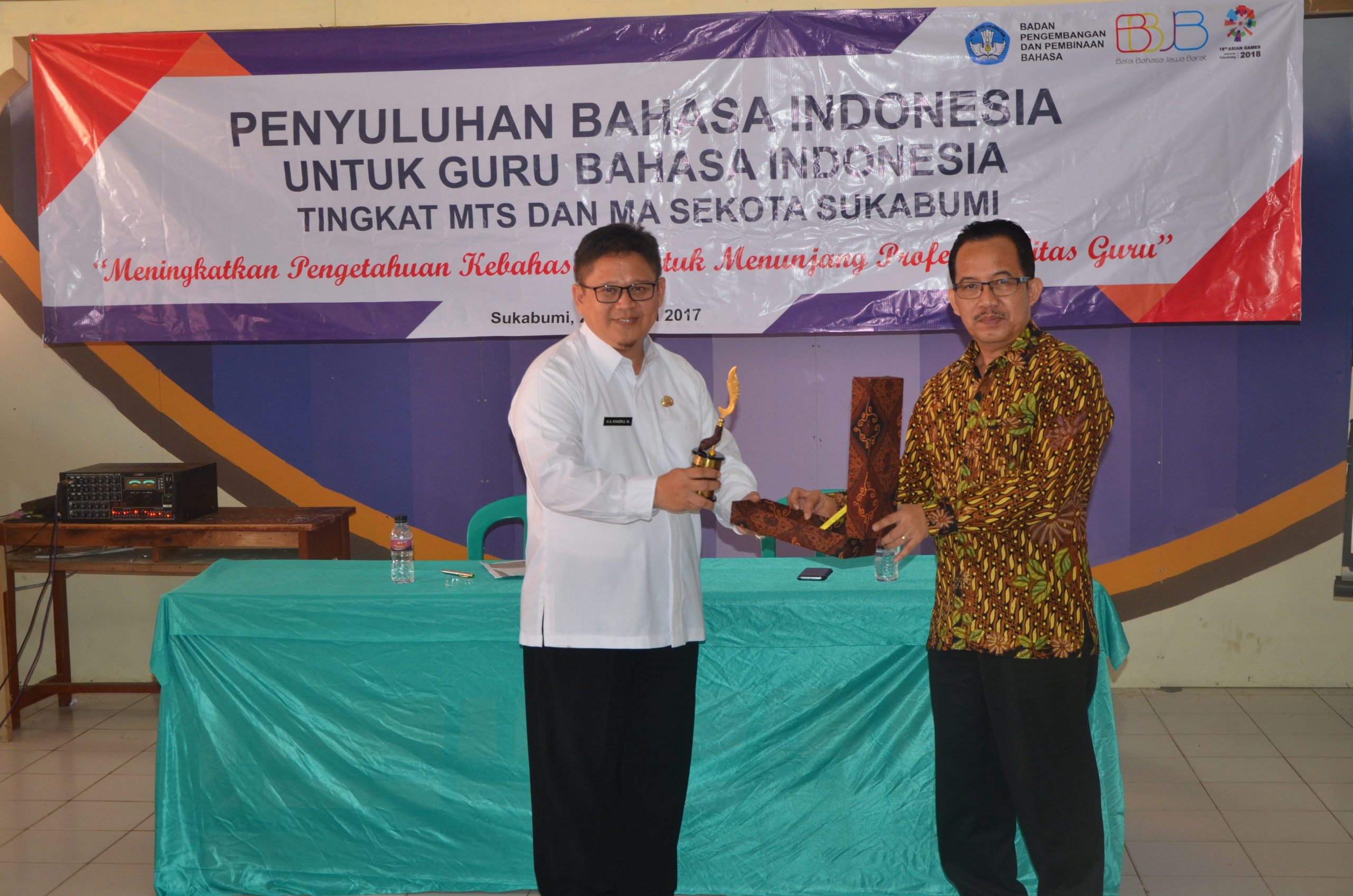 Penyuluhan Bahasa Indonesia untuk Guru MTs dan MA Kota Sukabumi