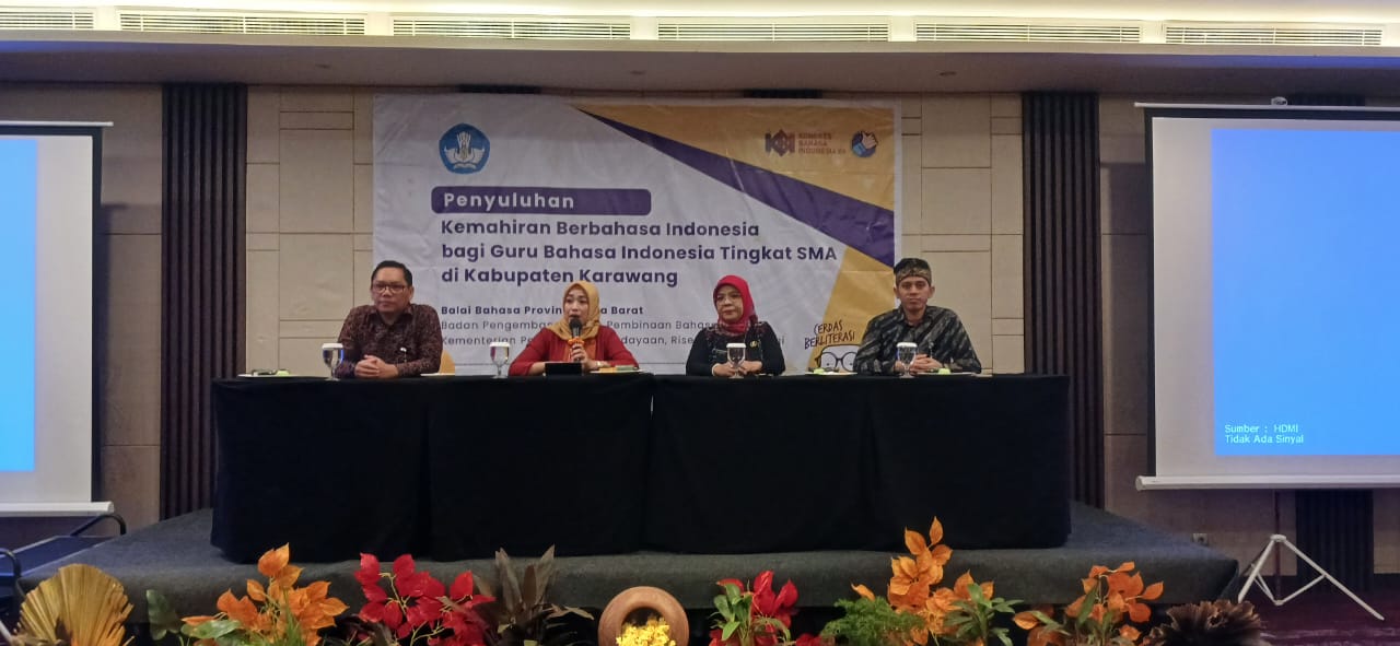Penyuluhan Kemahiran Berbahasa Indonesia bagi Guru Bahasa Indonesia Tingkat SMA di Kabupaten Karawang