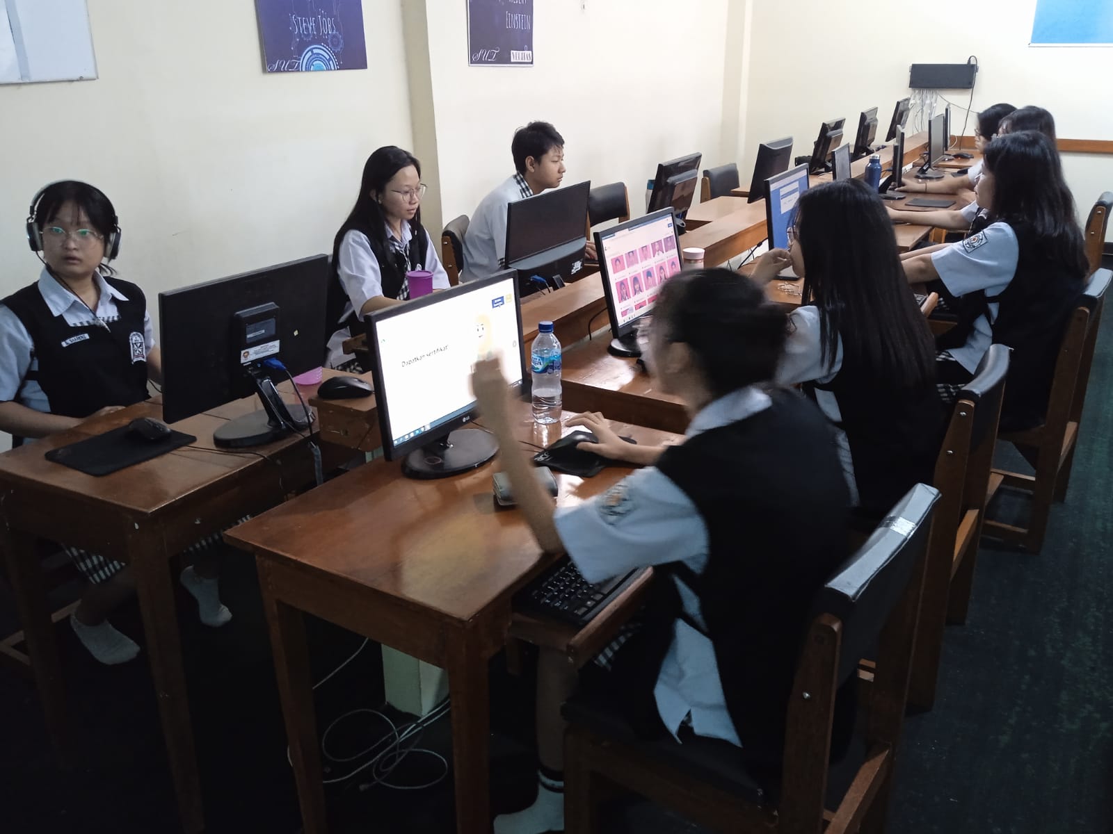 Pelaksanaan UKBI Adaptif di SMA Santa Maria 1 Cirebon untuk Mengukur Tingkat Kemahiran Berbahasa Siswa