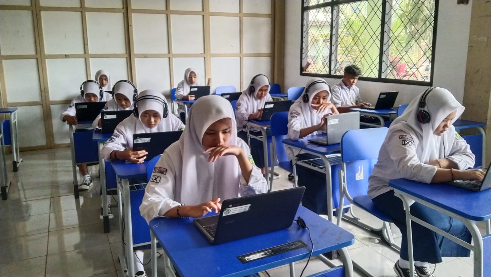 SMP Manggala Kabupaten Bandung Melaksanakan UKBI Adaptif Merdeka